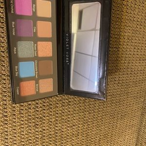 💜Violet Voss Essentials 2 Pallet NWOT 2/$25.